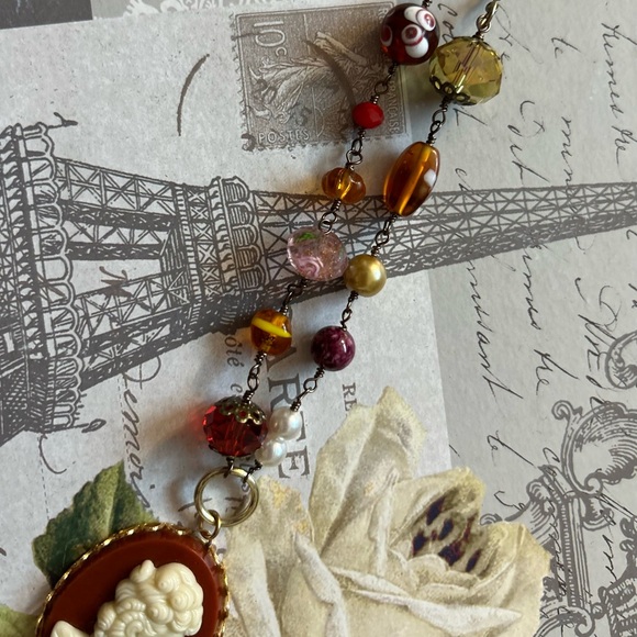 Vintage Cameo Brooch Repurposed Pendant Necklace - Picture 3 of 4